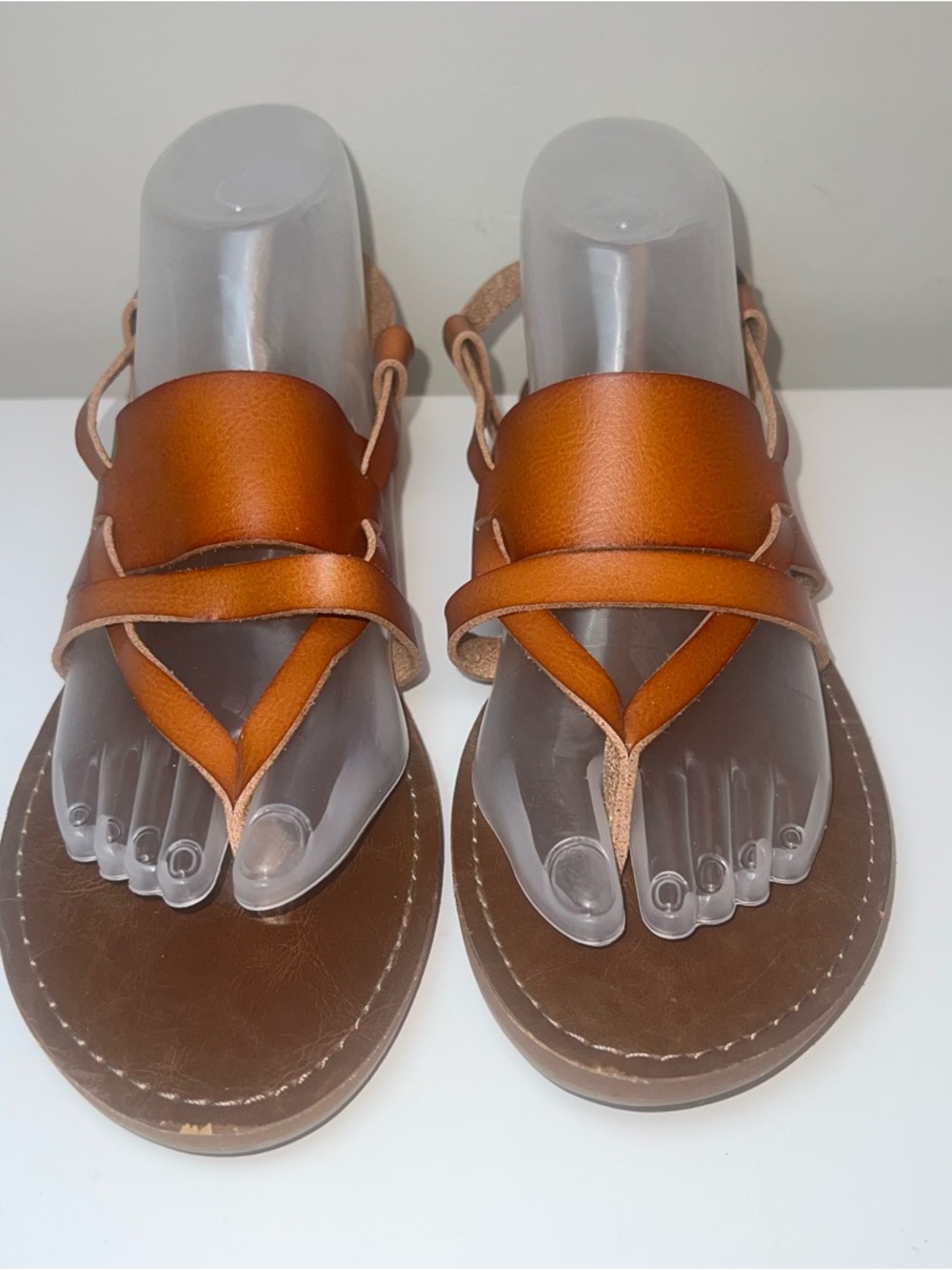 Universal Thread Women's Brown Leather Flat Thong Sandals